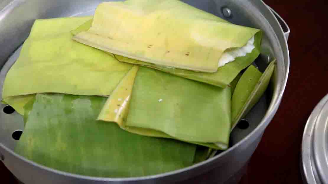 Ela ada ~ Vazhayila ada - Ila ada - Steamed rice parcels with sweet ...