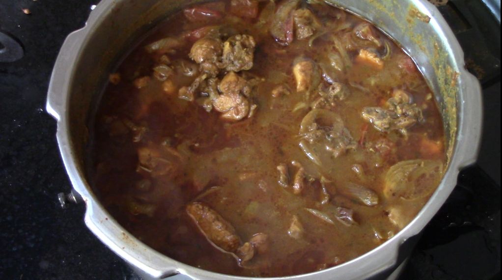 Arachuvitta chicken curry Jinoo's Kitchen