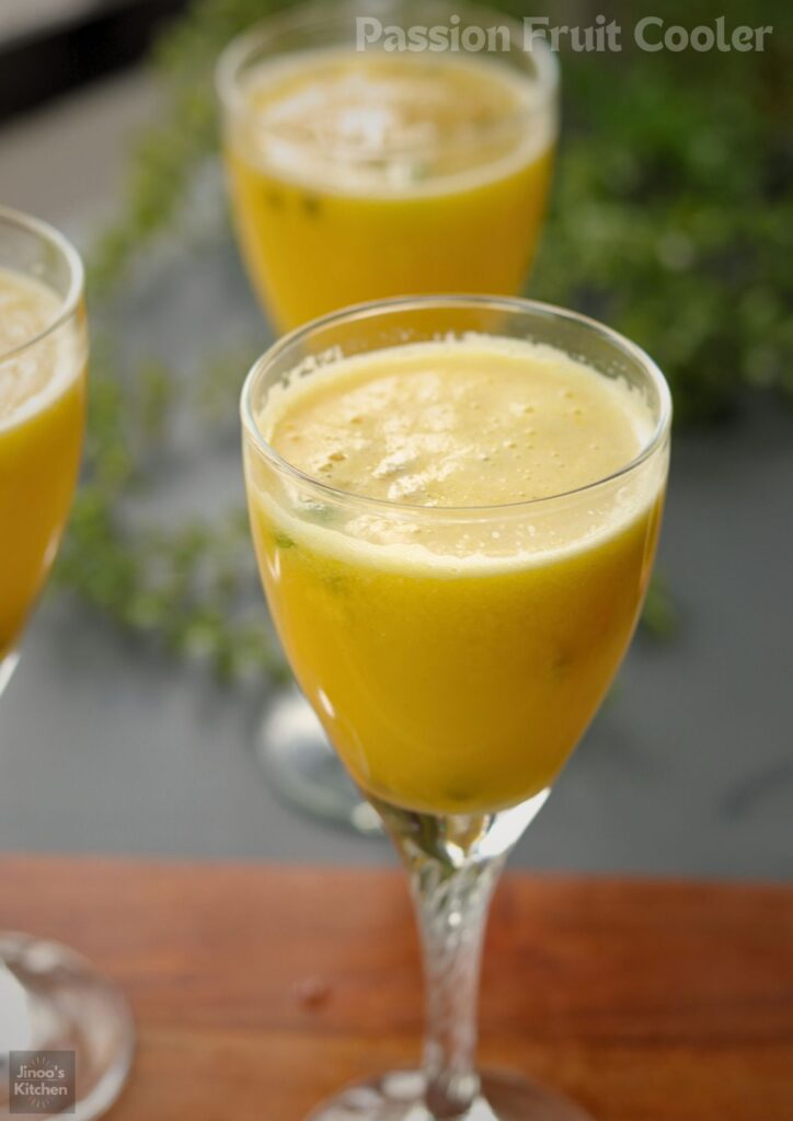 Final presentation of refreshing passion fruit juice.