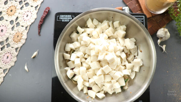 add-idli-chopped-for-ghee-podi-idli-recipe