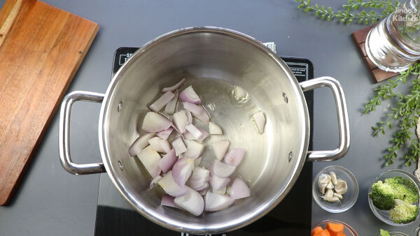 cream-of-broccoli-soup-recipe-add-onions