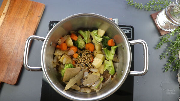 cream-of-broccoli-soup-recipe-add-spices