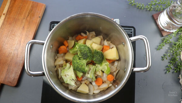 cream-of-broccoli-soup-recipe-add-veg