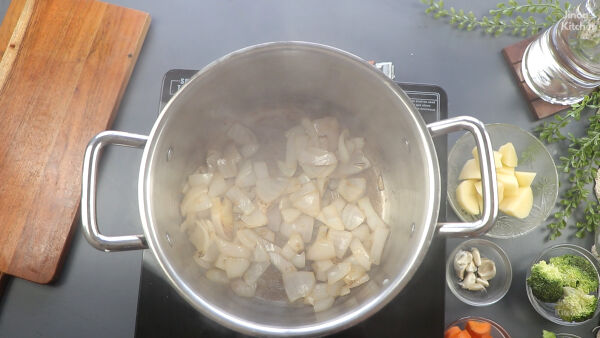 cream-of-broccoli-soup-recipe-fry-onions