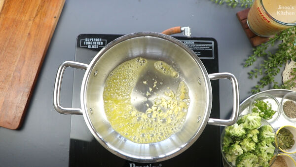 fry-garlic-cream-of-broccoli-soup-recipe