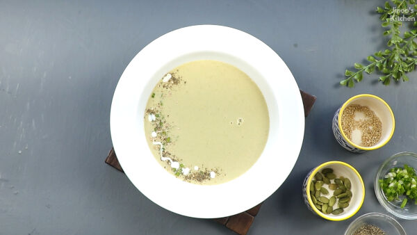 garnishing-cream-of-broccoli-soup-recipe