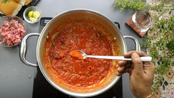 adding chilli powder paneer-pav-bhaji