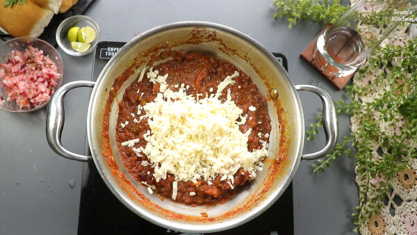 adding paneer paneer-pav-bhaji