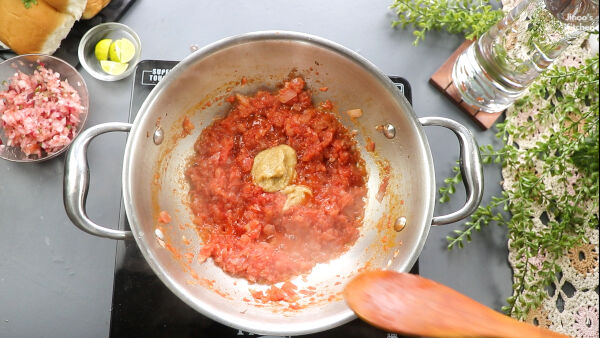 adding the gg paste paneer-pav-bhaji