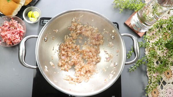 frying the onions paneer-pav-bhaji