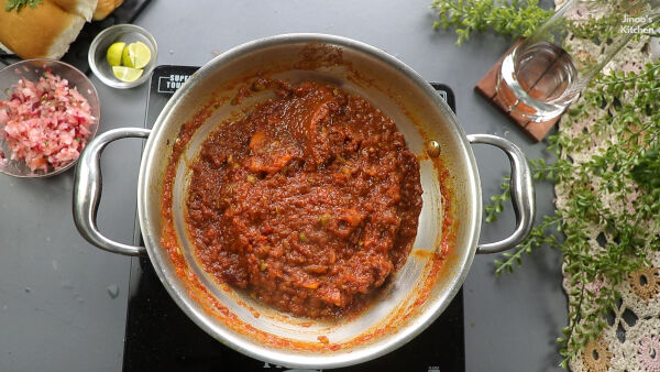 mixing all paneer-pav-bhaji