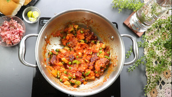 mixing the vegetbales paneer-pav-bhaji